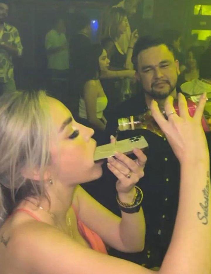 Cạn lời với loạt hành động hài hước tại những bữa tiệc sang chảnh-1