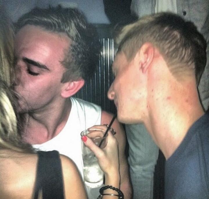 Cạn lời với loạt hành động hài hước tại những bữa tiệc sang chảnh-2