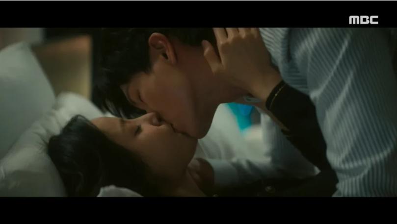 Nữ thần tượng Hàn phải trốn bố mẹ vì hôn bạn diễn quá bạo-2