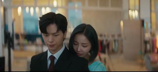 Nữ thần tượng Hàn phải trốn bố mẹ vì hôn bạn diễn quá bạo-3