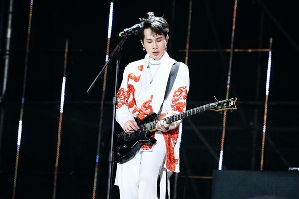 Jack bị chỉ trích làm màu đi từ thiện: Ngồi G63, đội vệ sĩ hùng hậu-6