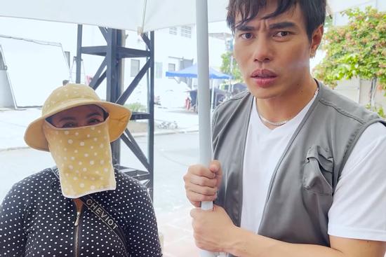 Lê Dương Bảo Lâm bị mắng oan vì mẹ ruột sống quá giản dị