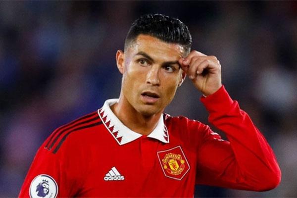 Ronaldo bị Man Utd thanh lý hợp đồng trước thời hạn-1