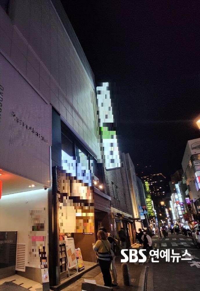 Sao nam hạng A đi chơi golf cùng 2 tiếp viên cơ sở giải trí người lớn-2