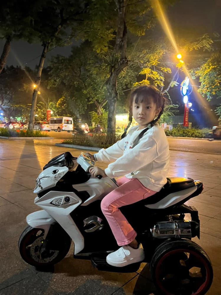 Ái nữ Diệp Lâm Anh ra dáng mỹ nhân, chuẩn bản sao Đức Phạm