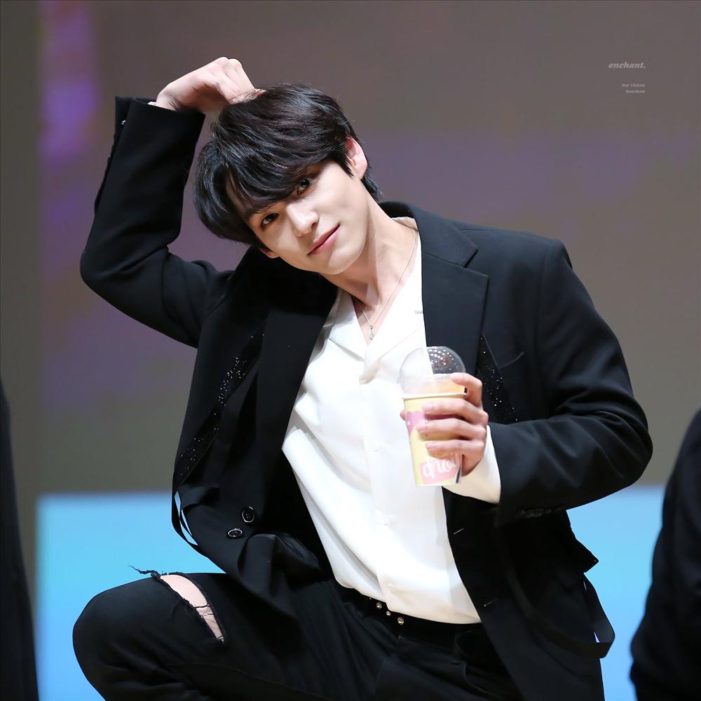 Những lần rời nhóm ồn ào của idol Kpop trong năm 2022-2