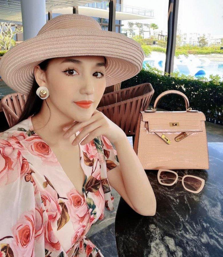 Lã Thanh Huyền U40 vẫn để mẹ hoa khôi lo chuyện ăn mặc-5