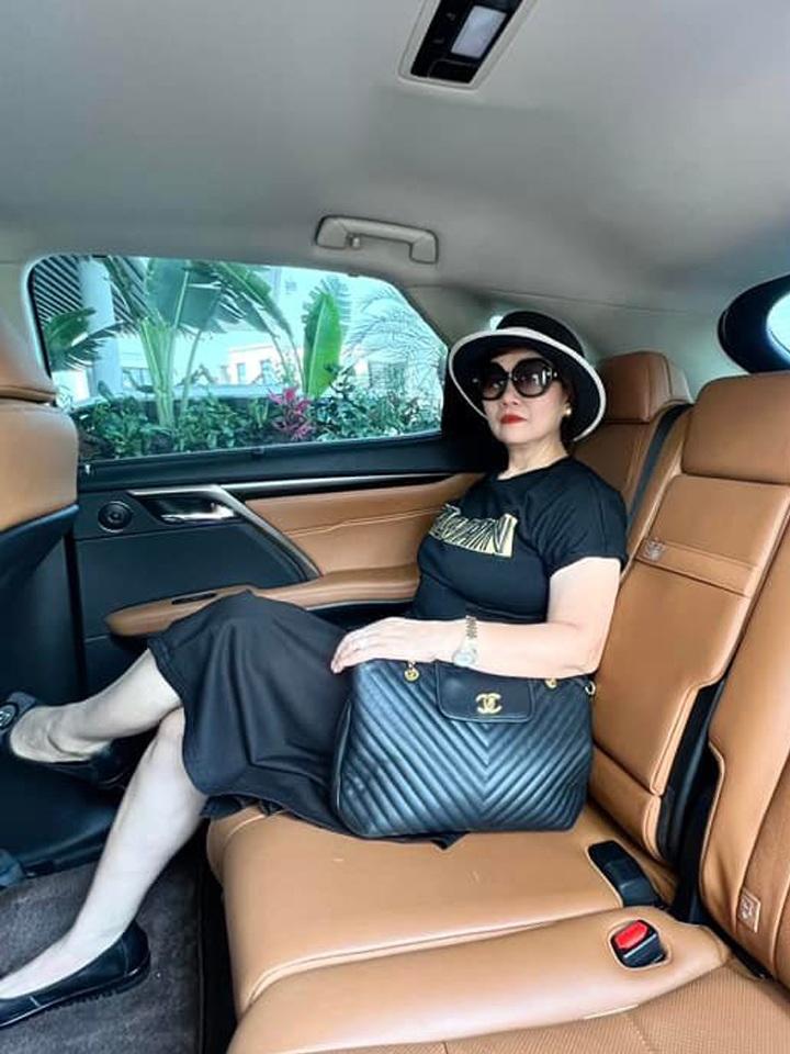 Lã Thanh Huyền U40 vẫn để mẹ hoa khôi lo chuyện ăn mặc-7