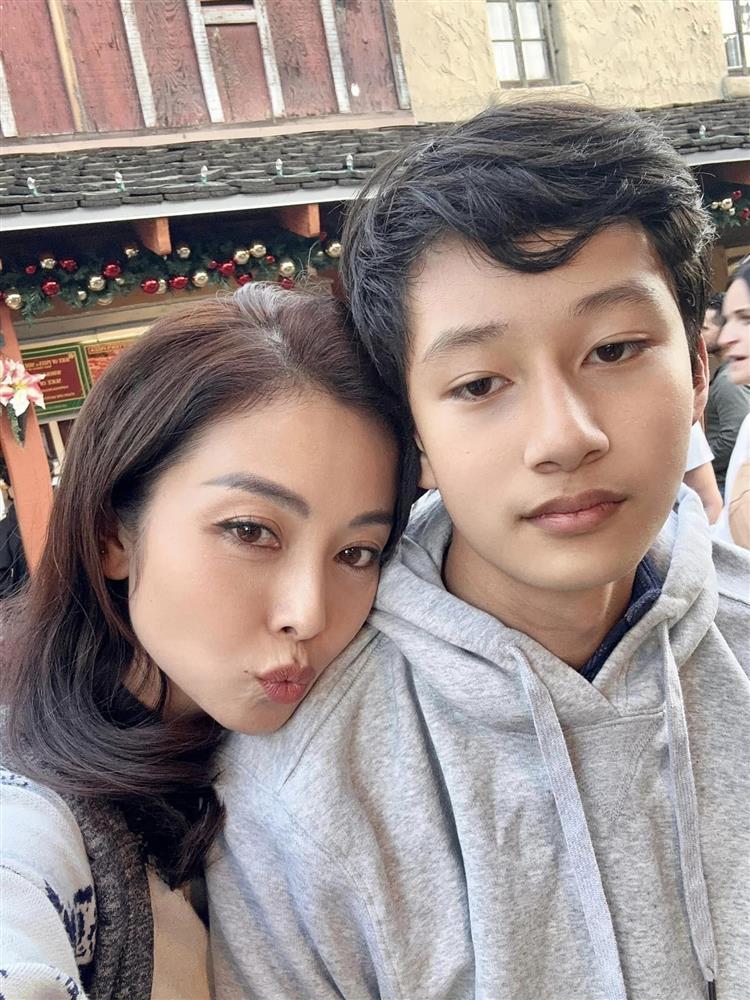 Quý tử 14 tuổi cao hơn Jennifer Phạm gần một cái đầu-1