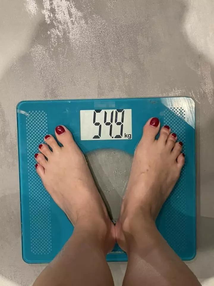 Tóc Tiên gây lo lắng vì chân sưng vù trong ảnh tự đăng-10