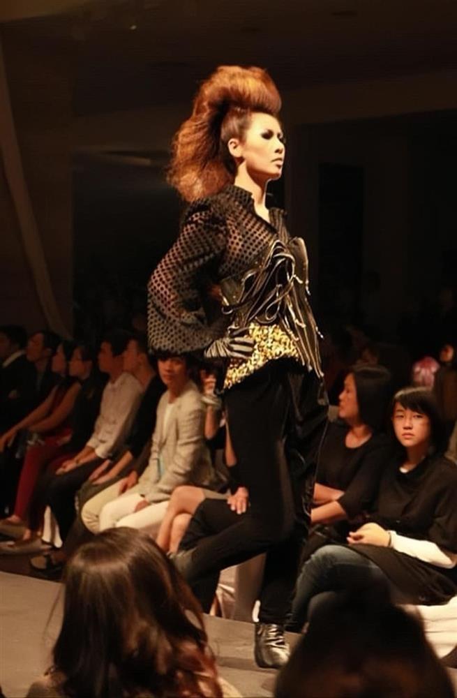 Tin showbiz Việt ngày 23/11: Minh Tú nói về vòng 2 bất thường-6