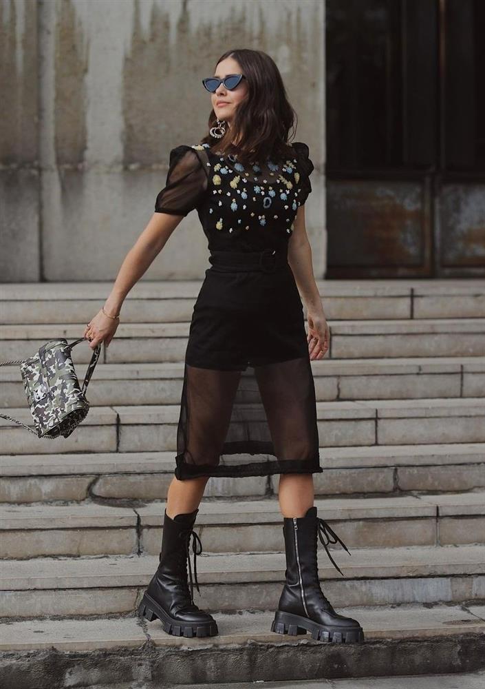 Mặc gì sau lớp đồ xuyên thấu-3