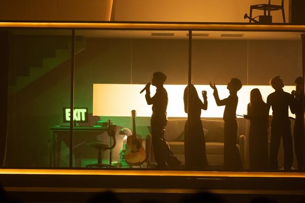 Erik xuất hiện mừng tân binh của công ty quản lý cũ: gương vỡ lại lành?-3