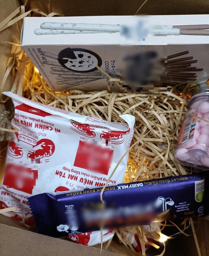 Khoe sắp lấy vợ với khách, anh shipper được tặng hộp quà ý nghĩa-1