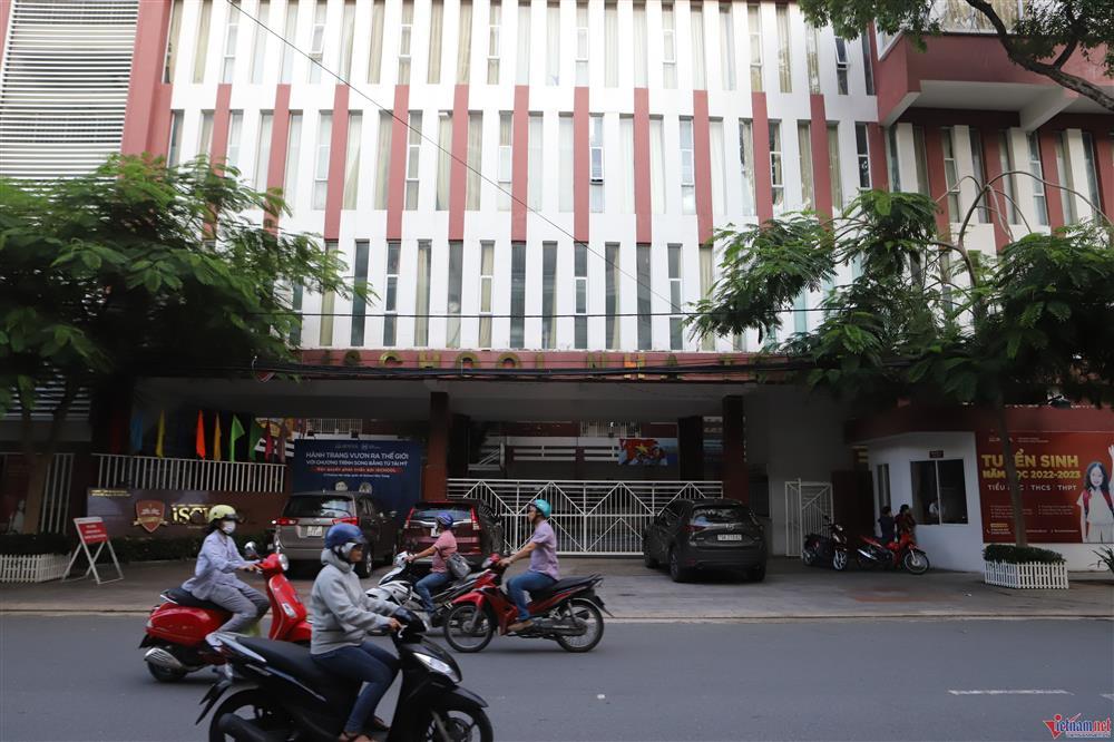 Khởi tố vụ án hơn 600 học sinh trường Ischool ngộ độc do ăn cánh gà-1