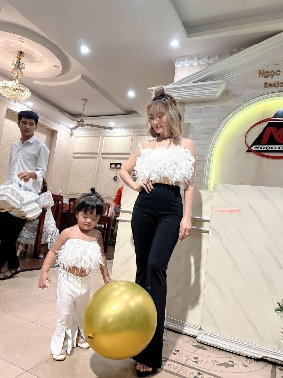 Gia đình Mạc Văn Khoa lên đồ dự tiệc, ái nữ lại giật spotlight-10