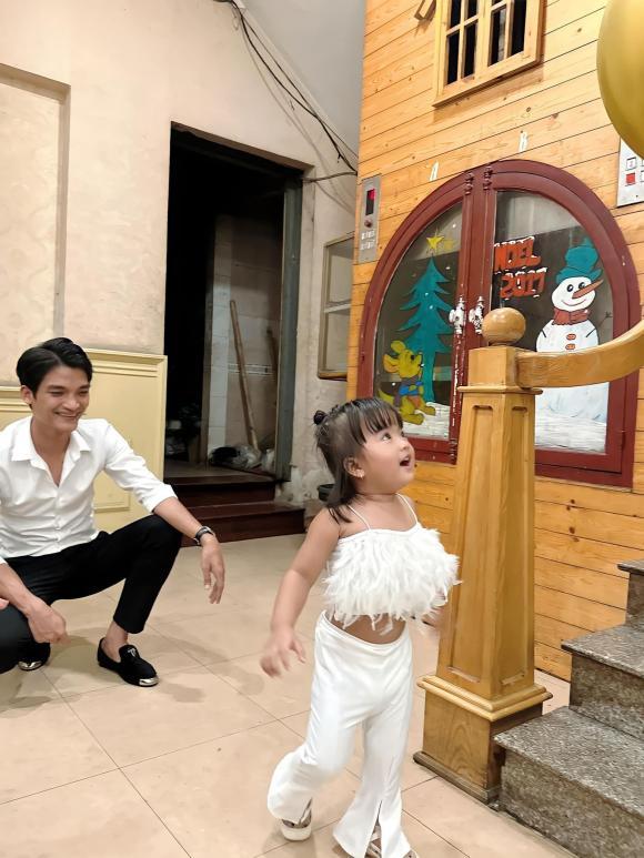 Gia đình Mạc Văn Khoa lên đồ dự tiệc, ái nữ lại giật spotlight-8