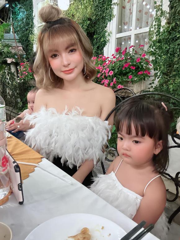 Gia đình Mạc Văn Khoa lên đồ dự tiệc, ái nữ lại giật spotlight-13