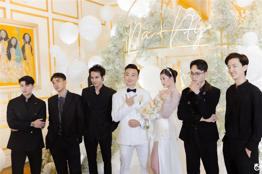 Lộ diện mỹ nhân bắt được hoa cưới Lê Âu Ngân Anh-9