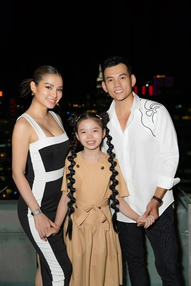 Phương Trinh Jolie bị nghi có tin vui khi lộ vòng 2 lùm xùm-1