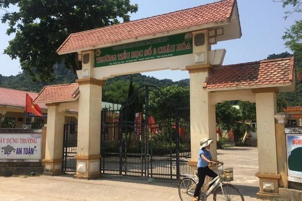 Hiệu trưởng mang quyết định bổ nhiệm và ‘sổ đỏ’ của trường đi cầm cố-1