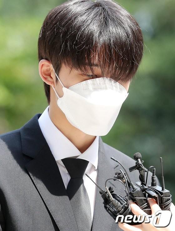 Đang chấp hành án tù, B.I chia sẻ muốn làm âm nhạc như The Beatles-3