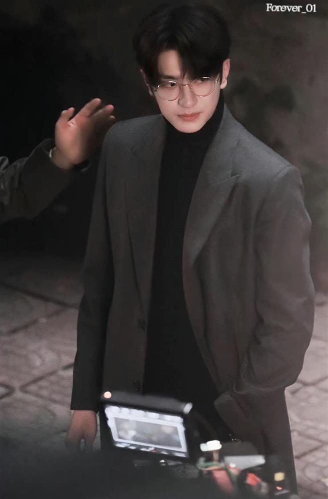 3 tổng tài chân dài trên màn ảnh: Vương Hạc Đệ đầy thần thái-2