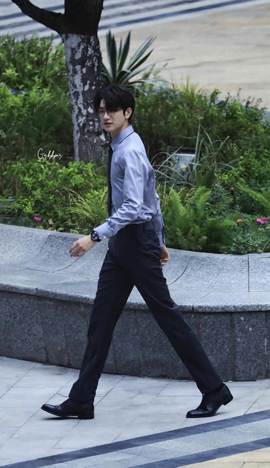 3 tổng tài chân dài trên màn ảnh: Vương Hạc Đệ đầy thần thái-4