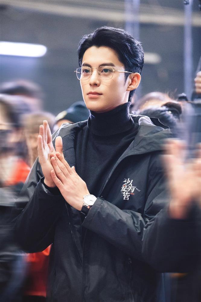 3 tổng tài chân dài trên màn ảnh: Vương Hạc Đệ đầy thần thái-8