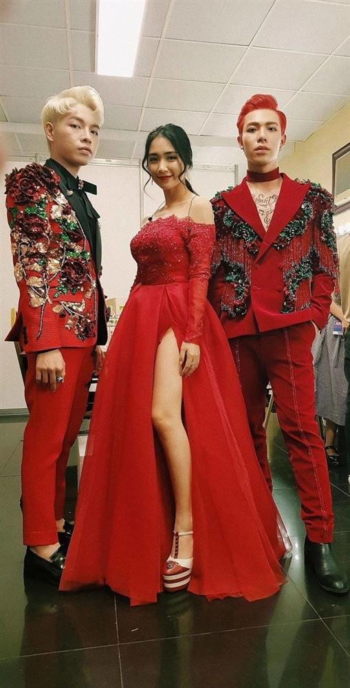 Hoà Minzy tung clip khoe gia đình Hoa Dâm Bụt, fan căng mắt tìm Đức Phúc-4