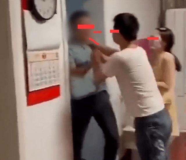 Thấy hàng xóm xì xầm, chồng ập vào nhà phát hiện bí mật động trời của vợ-2