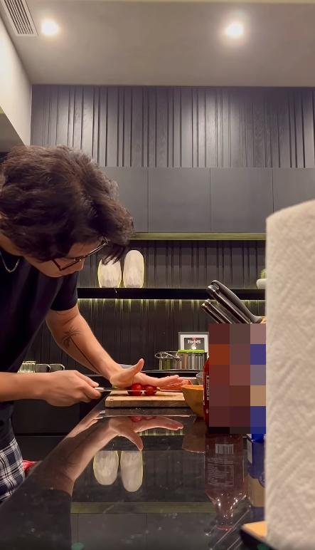 Huy Trần nấu ăn cho Ngô Thanh Vân, nụ hôn chiếm spotlight-1