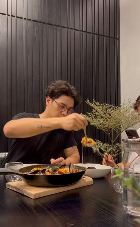 Huy Trần nấu ăn cho Ngô Thanh Vân, nụ hôn chiếm spotlight-5