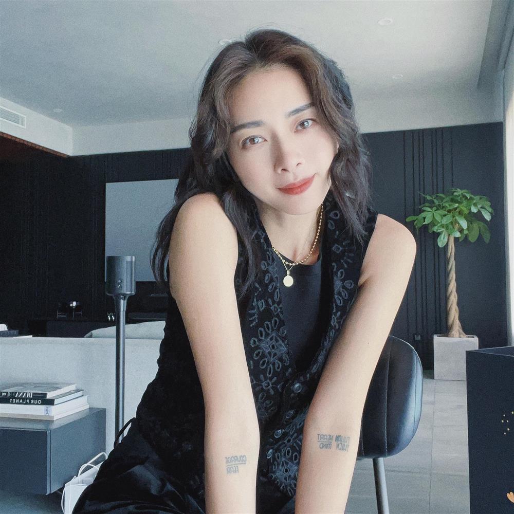 Tin showbiz Việt ngày 24/11: Mạnh Trường bế con sơ sinh, tự khen mình đảm-4