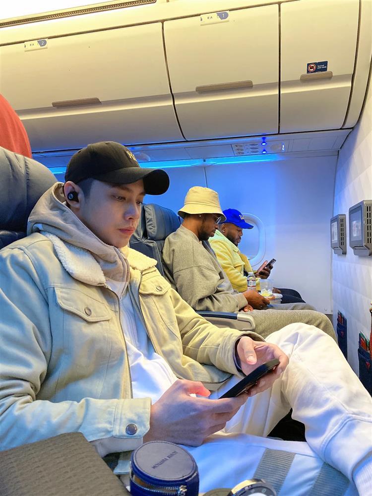 Tin showbiz Việt ngày 24/11: Mạnh Trường bế con sơ sinh, tự khen mình đảm-11