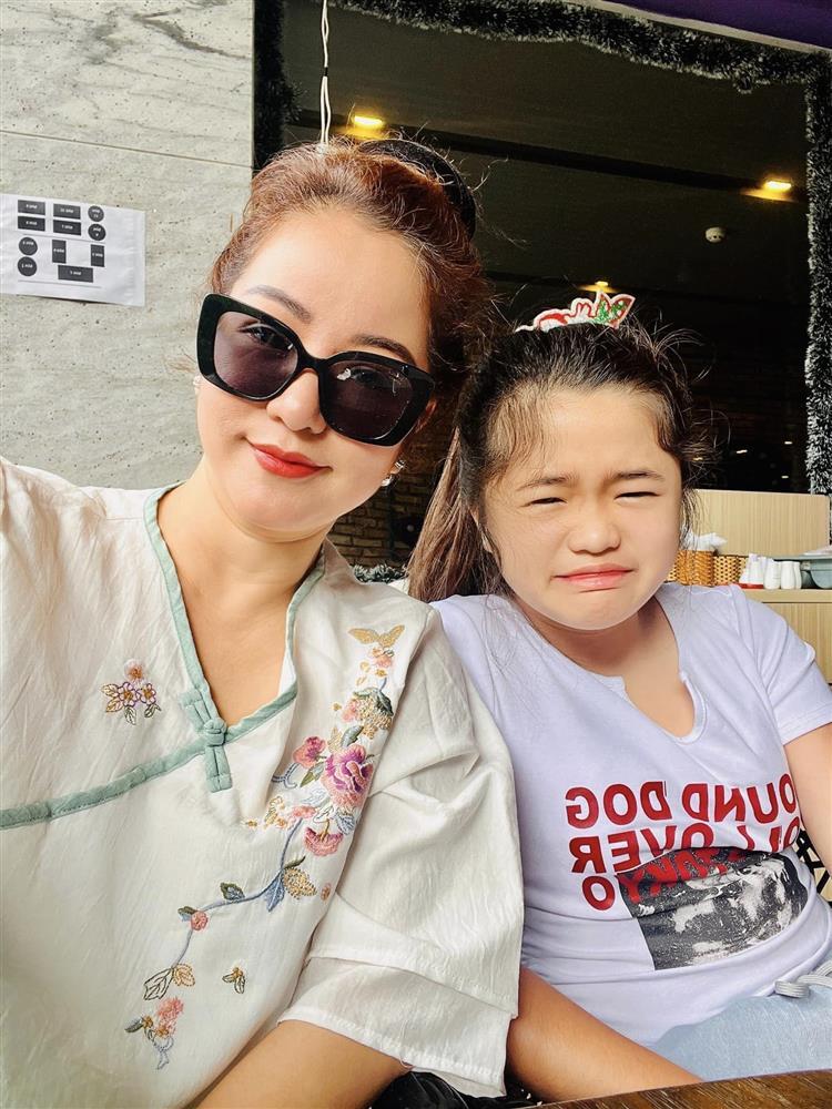 Tin showbiz Việt ngày 24/11: Mạnh Trường bế con sơ sinh, tự khen mình đảm-8