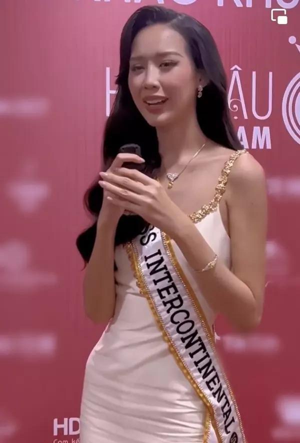 Thiên Ân, Phương Nhi chấm thi Hoa hậu, netizen: Còn hơi non-10