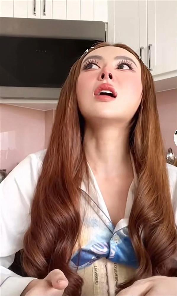 Livestream nói về scandal, Trang Nemo để lộ mặt đơ sưng phù-3