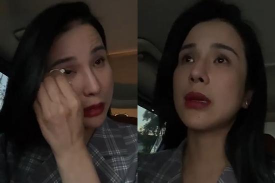 Diệp Lâm Anh khóc livestream khi bị chồng chặn xe giữa đường