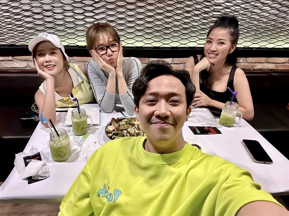 Trấn Thành tình tứ Hari Won, đáp trả soi mói ghép ảnh-5