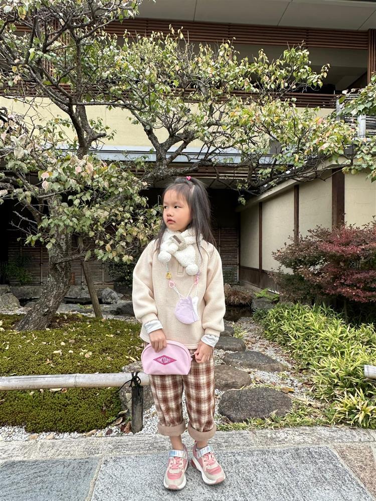 Phan Như Thảo mặc váy ngắn khoe chân cực phẩm bên chồng đại gia-12