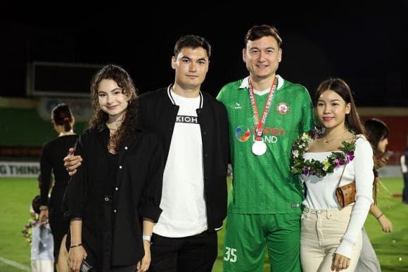 Bạn gái hơn tuổi lần đầu tiên công khai ảnh tình tứ bên Đặng Văn Lâm-1