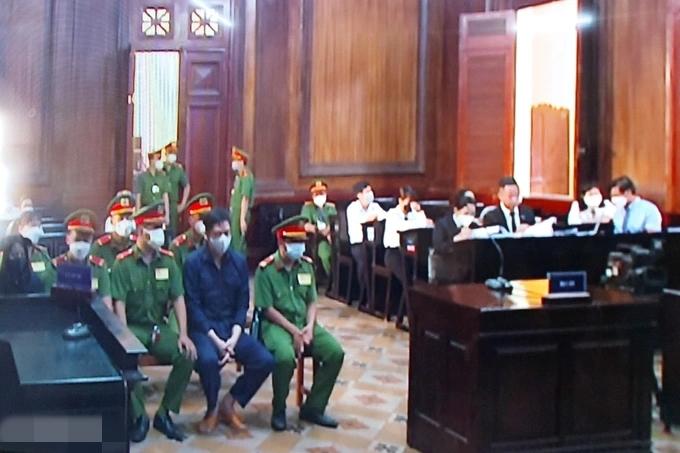 Dì ghẻ bạo hành bé 8 tuổi khóc lóc, thừa nhận tội danh-4