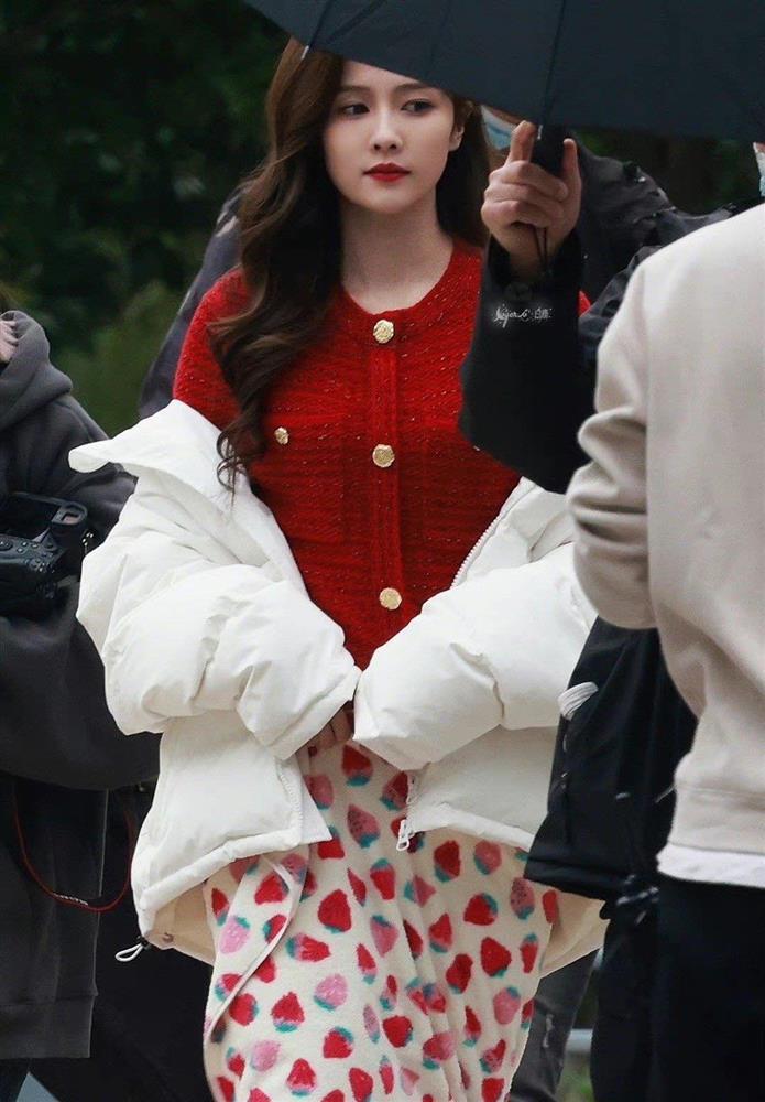 Bạch Lộc gây tranh cãi vì vẻ quê mùa, nhan sắc đáng thất vọng-4