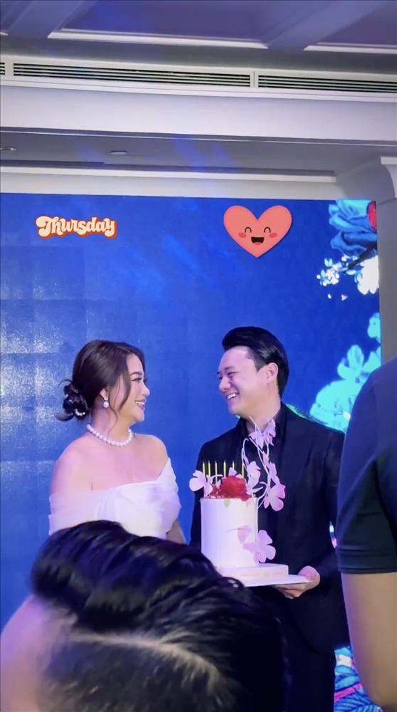 Trương Ngọc Ánh mừng sinh nhật bên tình trẻ mà ngỡ đính hôn-2
