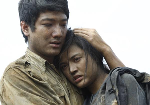 Phim xoay quanh nhóm bạn trẻ đi phượt qua những chiến tích Điện Biên Phủ năm xưa. Suốt hành trình, họ mơ thấy mình xuất hiện trong những trận chiến của ông cha, gặp các anh hùng lịch sử và hóa thân thành những dân công kéo pháo, đào hầm trong 56 ngày đêm. Từ những con người của thế giới hiện đại, sống ích kỷ và thiếu trách nhiệm với xã hội, họ dần thay đổi theo hướng tích cực.