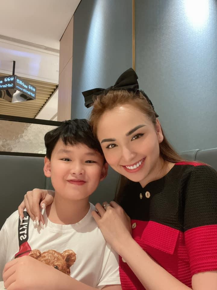 Diễm Hương bức xúc khi con bị xem thường tại nơi bán hàng hiệu-7