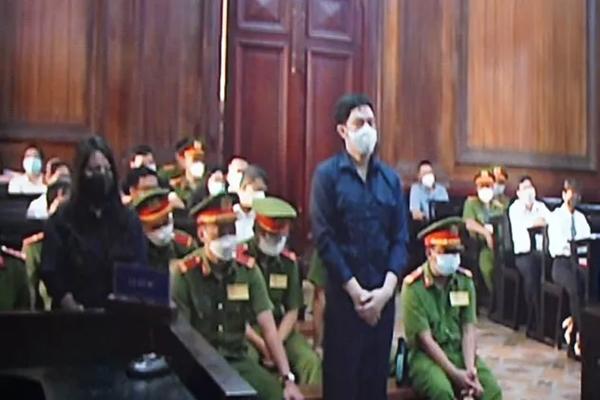 Bé 8 tuổi bị bạo hành tử vong: Vì sao người bố chỉ nhận 8 năm tù?-1