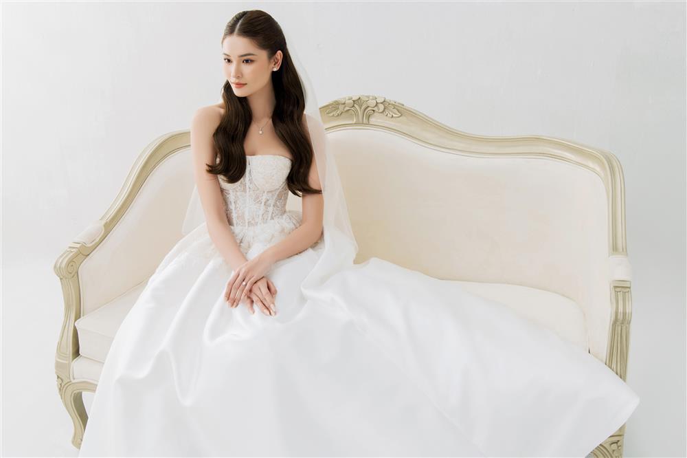 Chồng Thạc sĩ đẹp như tài tử trong ảnh cưới với Thùy Dung-4