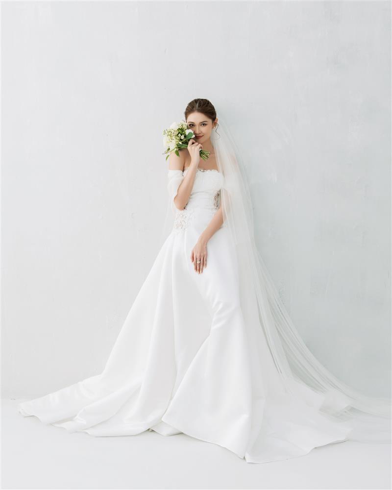 Chồng Thạc sĩ đẹp như tài tử trong ảnh cưới với Thùy Dung-7